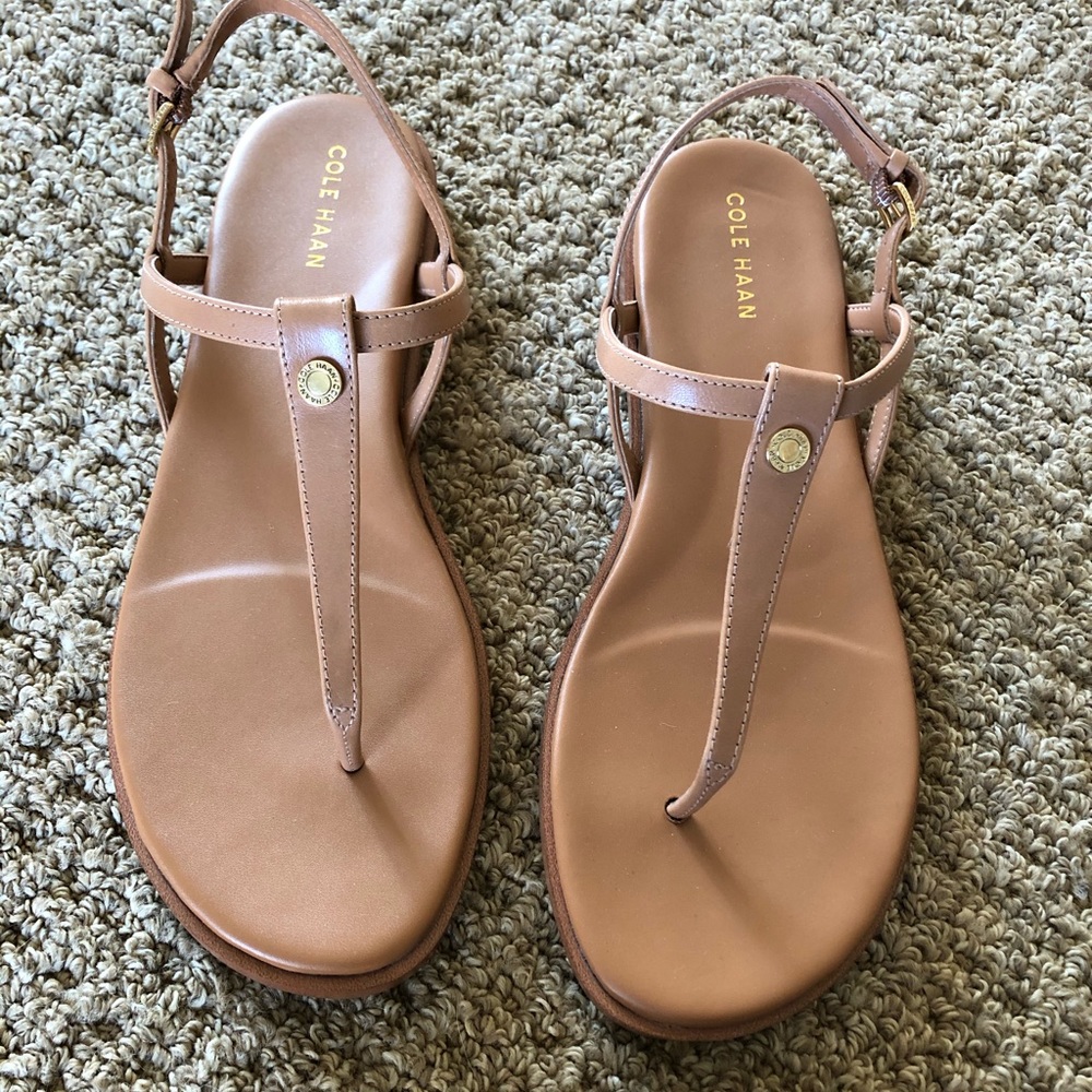 Cole Haan Flora thong sandals never worn 7.5